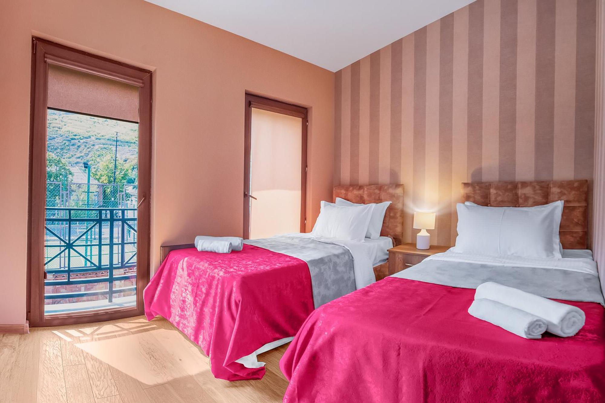 Dzvel Ubanshi Hotel Gori Bagian luar foto