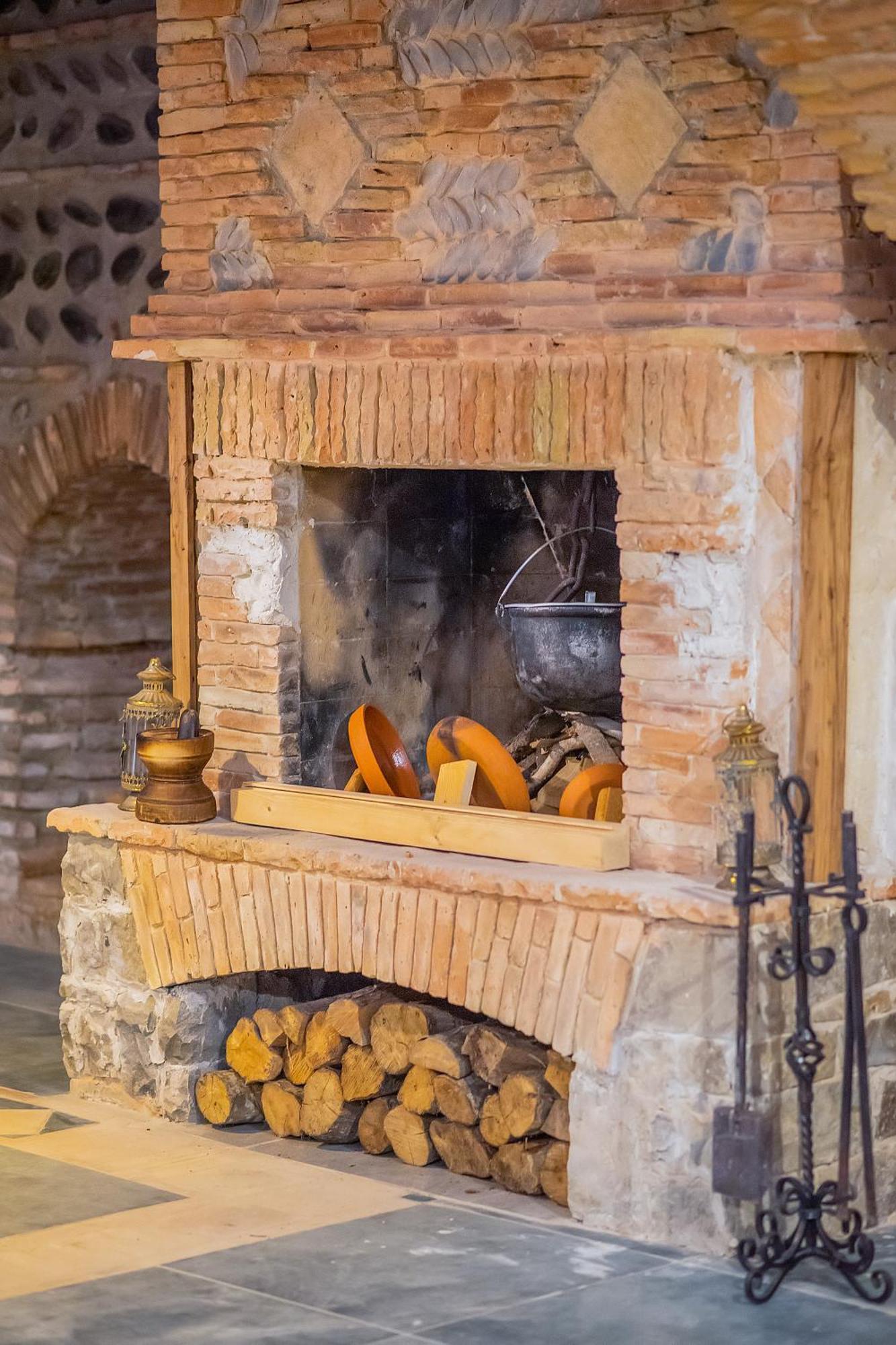 Dzvel Ubanshi Hotel Gori Bagian luar foto
