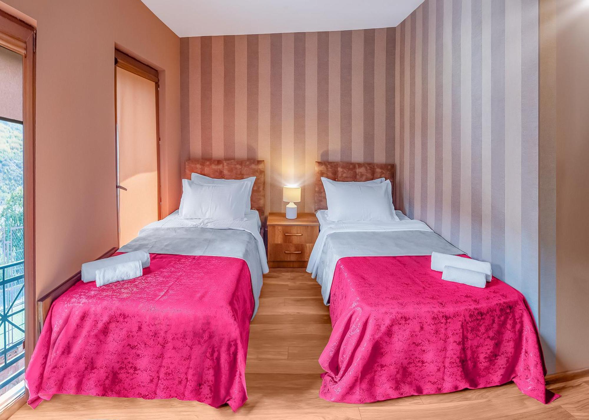 Dzvel Ubanshi Hotel Gori Bagian luar foto