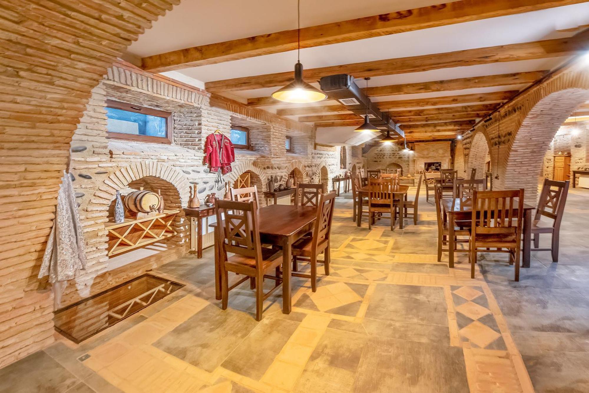 Dzvel Ubanshi Hotel Gori Bagian luar foto