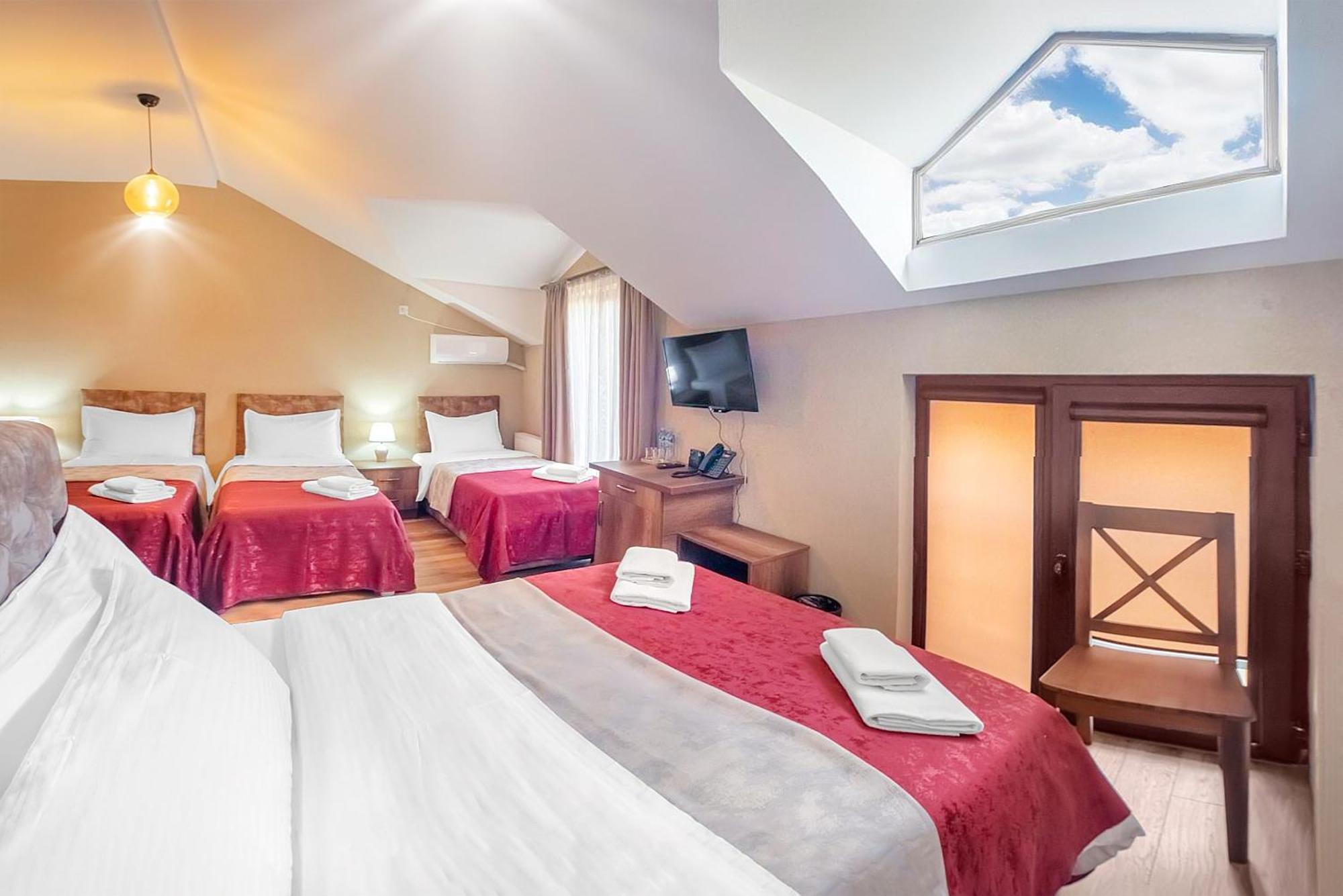 Dzvel Ubanshi Hotel Gori Bagian luar foto