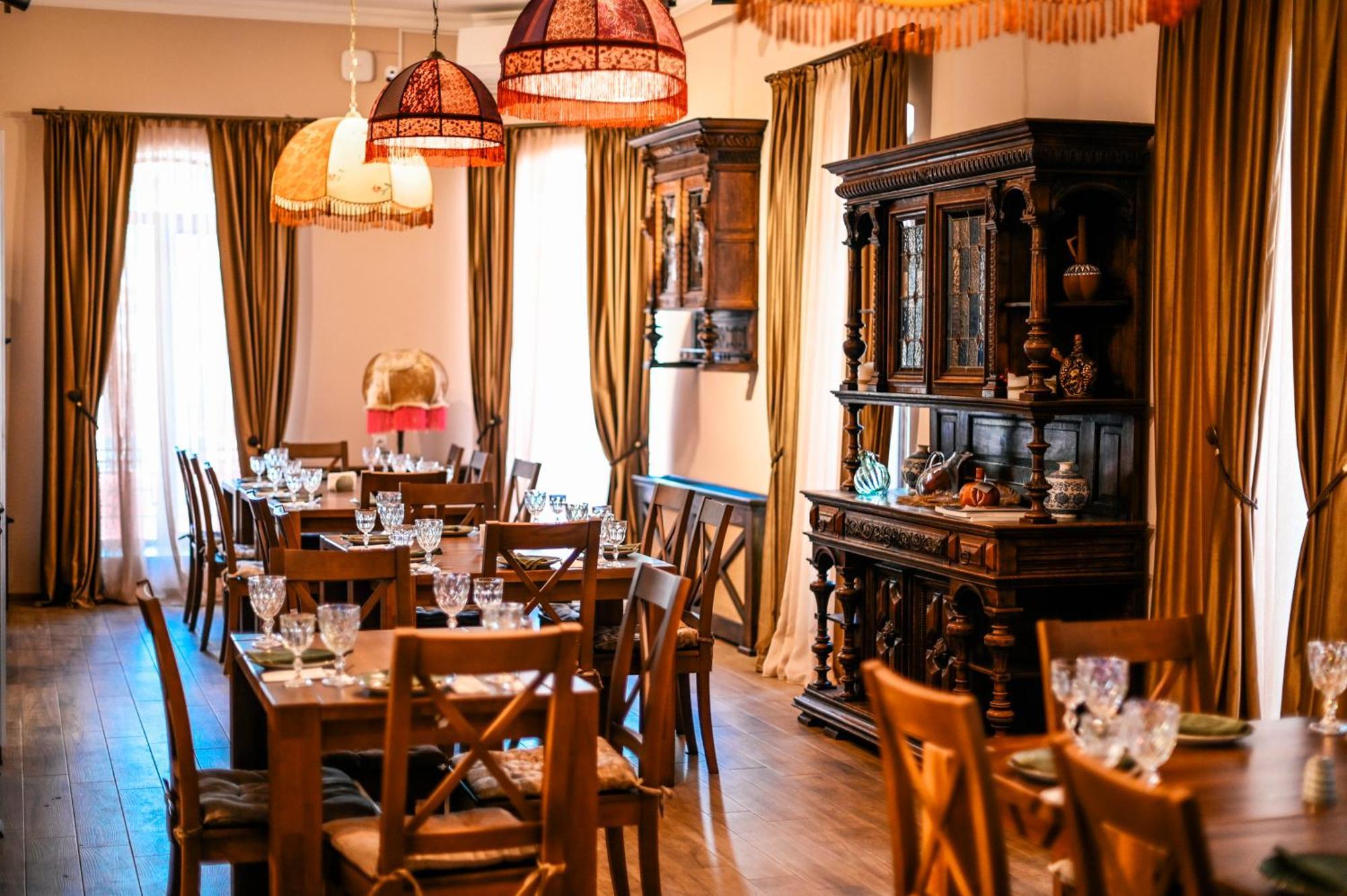 Dzvel Ubanshi Hotel Gori Bagian luar foto