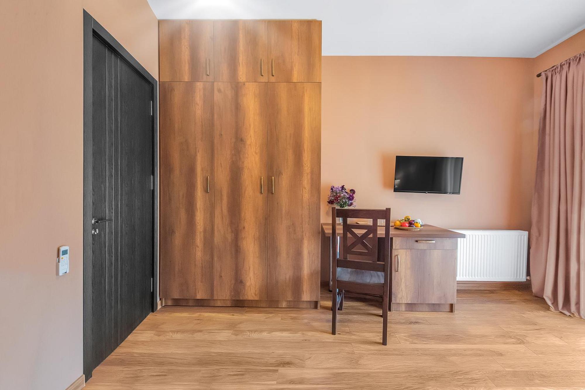 Dzvel Ubanshi Hotel Gori Bagian luar foto